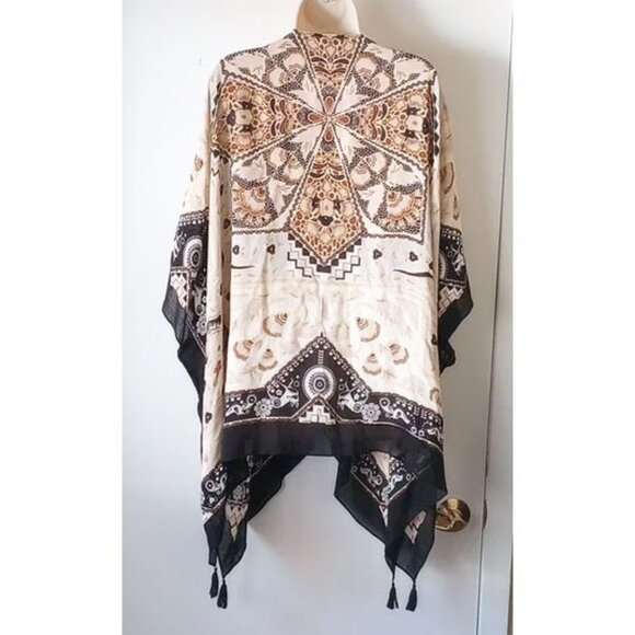 Vince Camuto Kimono Wrap OS Tassels Beige Black Engineered Design Deer Birds - Picture 2 of 8